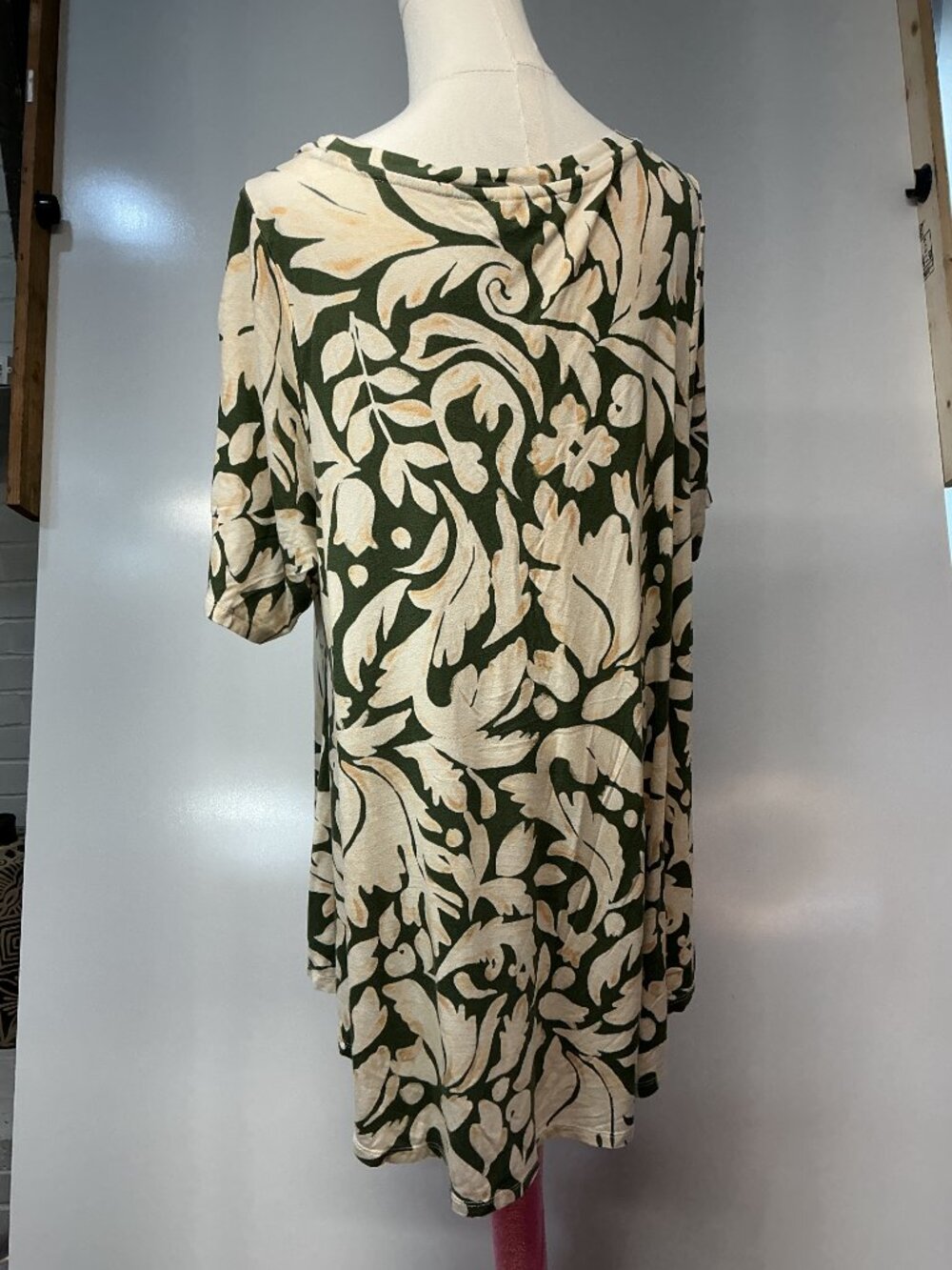Lane Bryant 18/20 Green Cream Floral Swing Tunic Top Rayon Stretch Plus Size - Picture 16 of 16